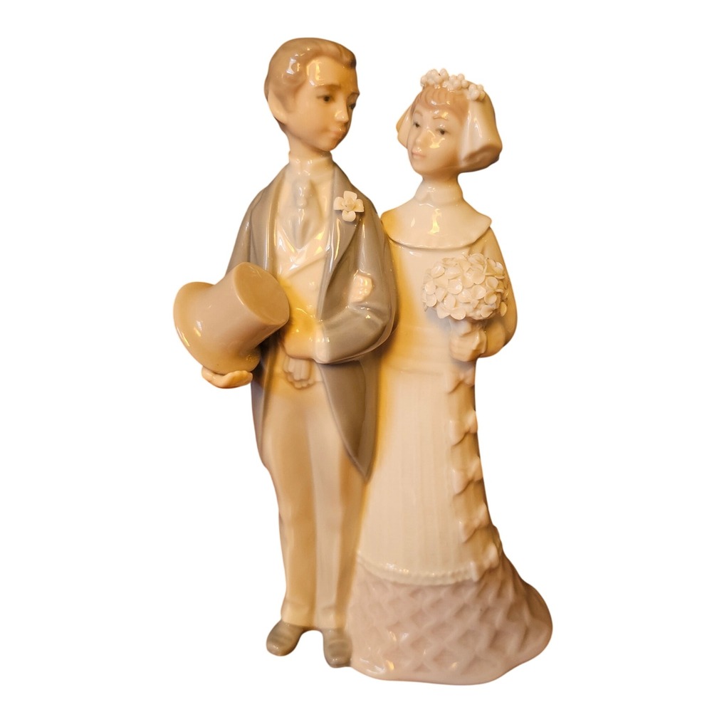 Lladro Wedding Figurine 4808 Bride and Groom Porcelain Spain Glossy 7.5 Inch